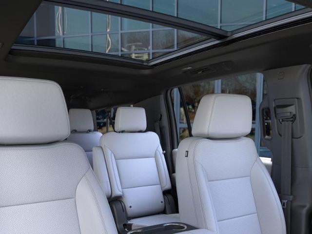 2025 Chevrolet Suburban 4WD 4dr Premier